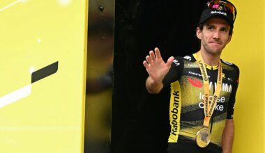 Team Visma - Lease a bike team's British rider Simon Yates celebrates on the podium after winning the 10th stage of the 112th edition of the Tour de France cycling race, 165.3 km between Ennezat and Le Mont-Dore Puy de Sancy, in central France, on July 14, 2025. (Photo by Loic VENANCE / AFP)
