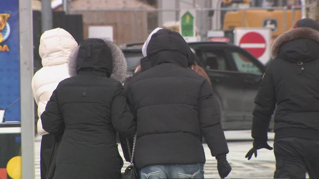 Click to play video: 'Polar vortex brings bitter cold temperatures to Toronto area'