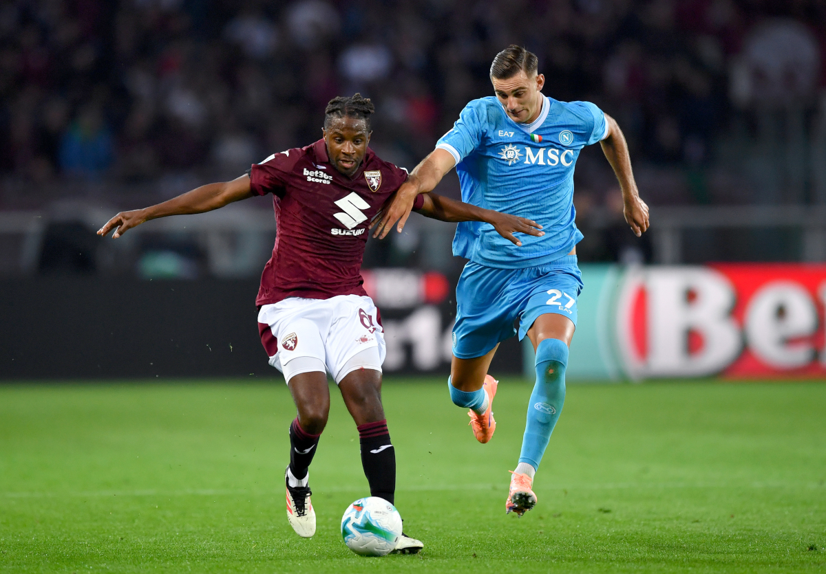 TURIN, ITALY - OCTOBER 18: Adrien Tameze of Torino is challenged by Lorenzo Lucca of Napoli during the Serie A match between Torino FC and SSC Napoli at Stadio Olimpico di Torino on October 18, 2025 in Turin, Italy. (Photo by Valerio Pennicino/Getty Images)