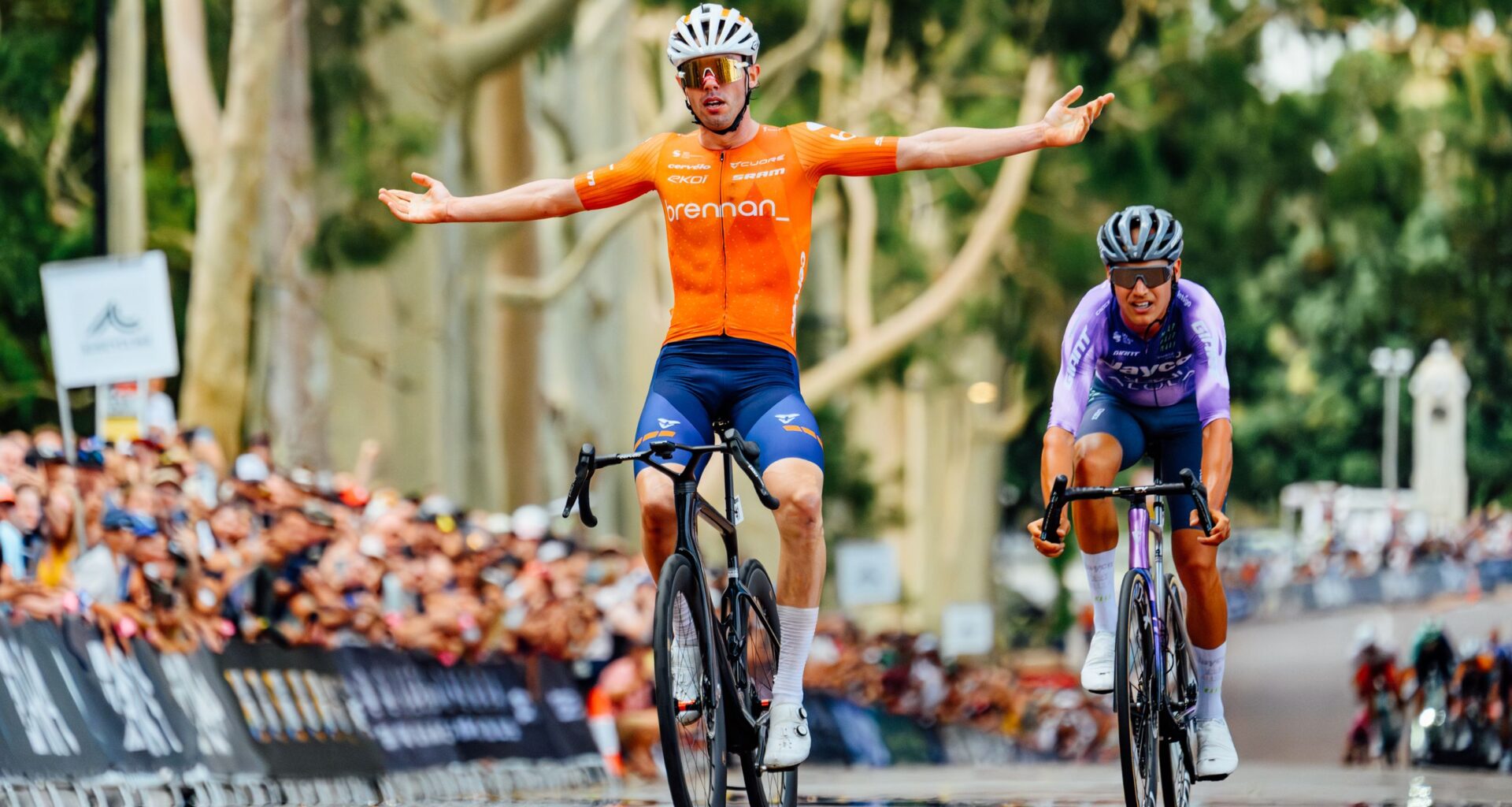 Patrick Eddy beats Luke Plapp to elite men's Australian road race title after Jayco AlUla's strength in numbers fails in dramatic final kilometre