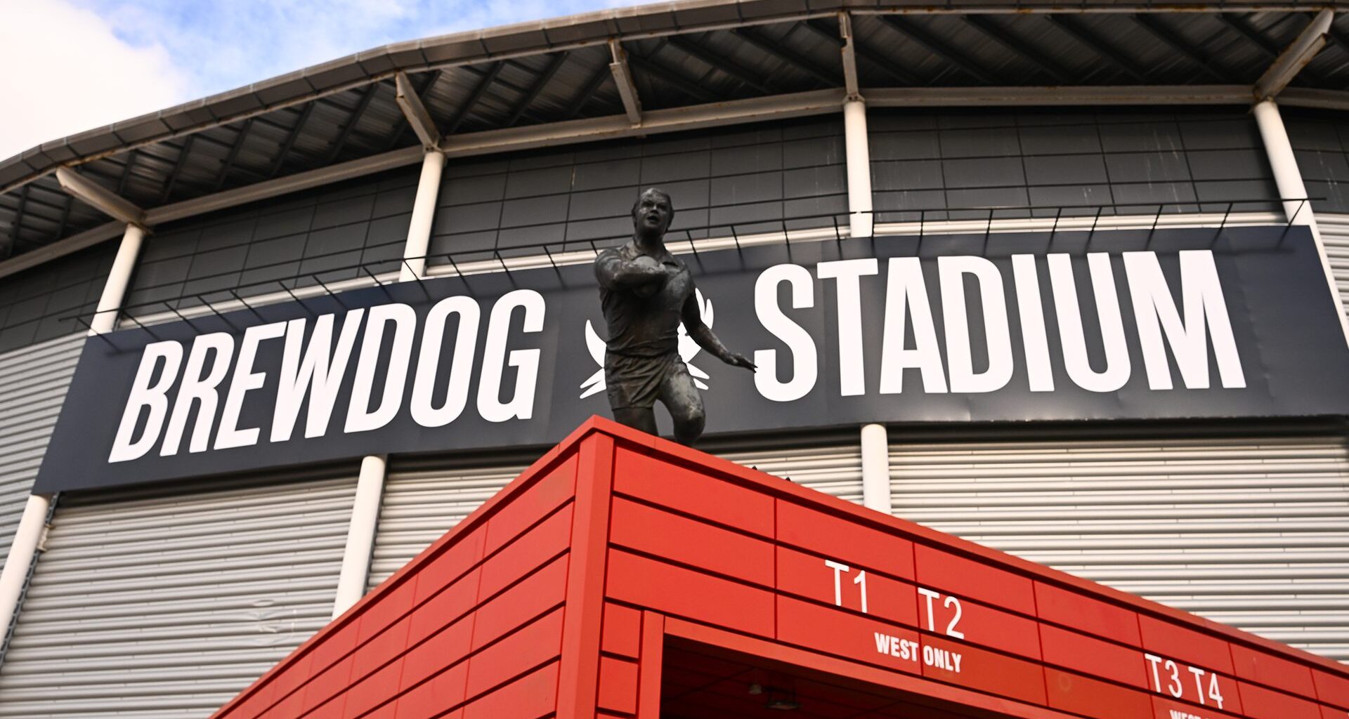 Live Match Centre: Lees Testimonial Match (Saints vs Tigers)