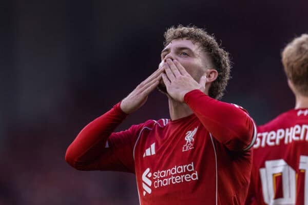 LIVERPOOL, ENGLAND - Monday, August 4, 2025: Liverpool's Harvey Elliott blows a kiss to the supporters as he celebrates after scoring the fourth goal during a pre-season friendly match between Liverpool FC and Athletic Bilbao at Anfield. (Photo by David Rawcliffe/Propaganda)