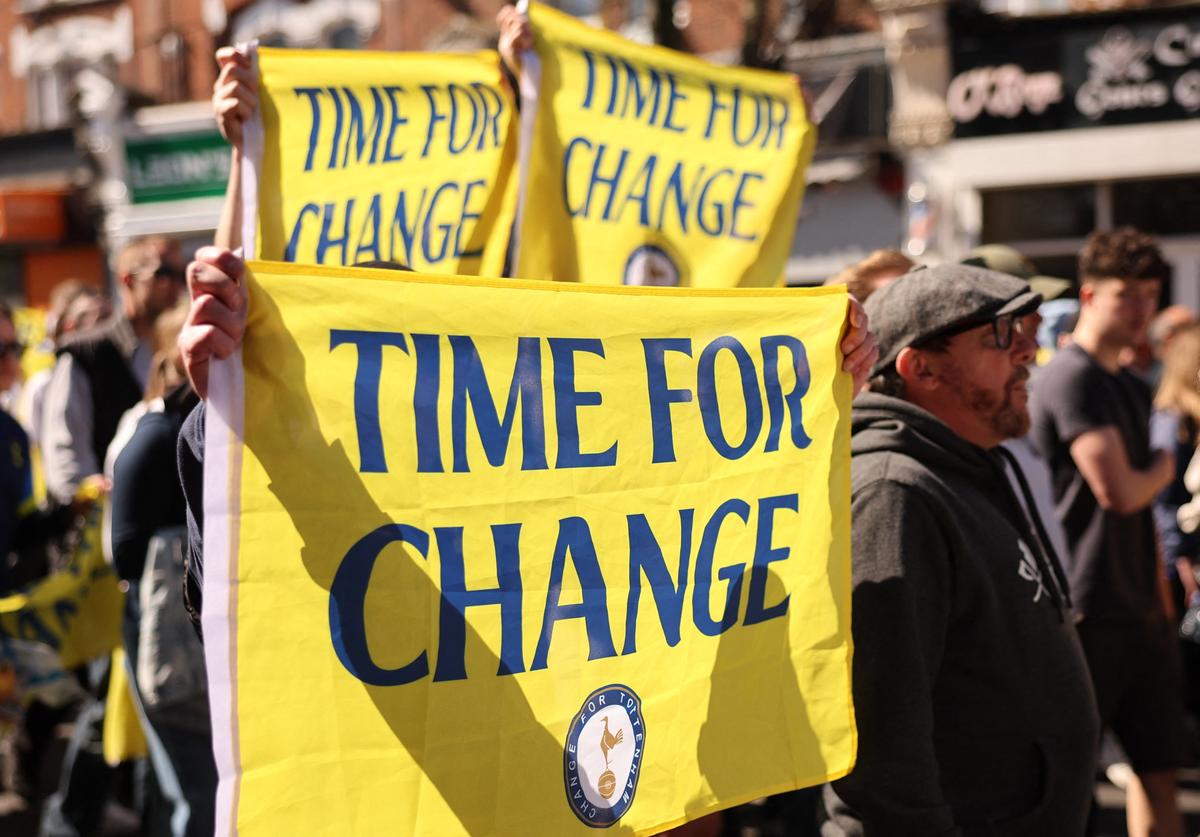 Tottenham on brink of civil war as fans plan protest amid Thomas Frank crisis