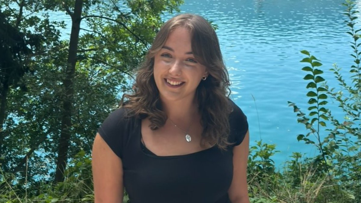 Student, on £1,000 a month, saving for an Australia trip