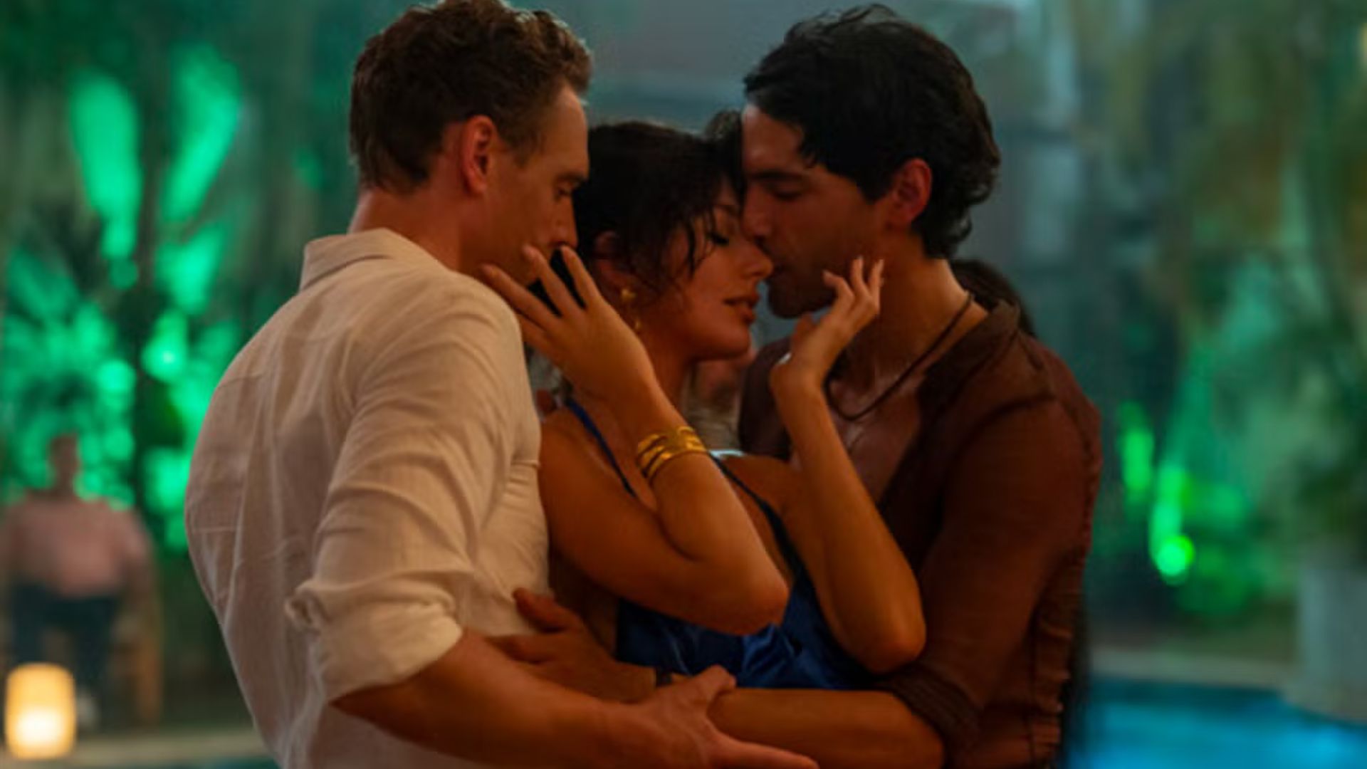 Camila Morrone dances between Tom Hiddleston and Diego Calva