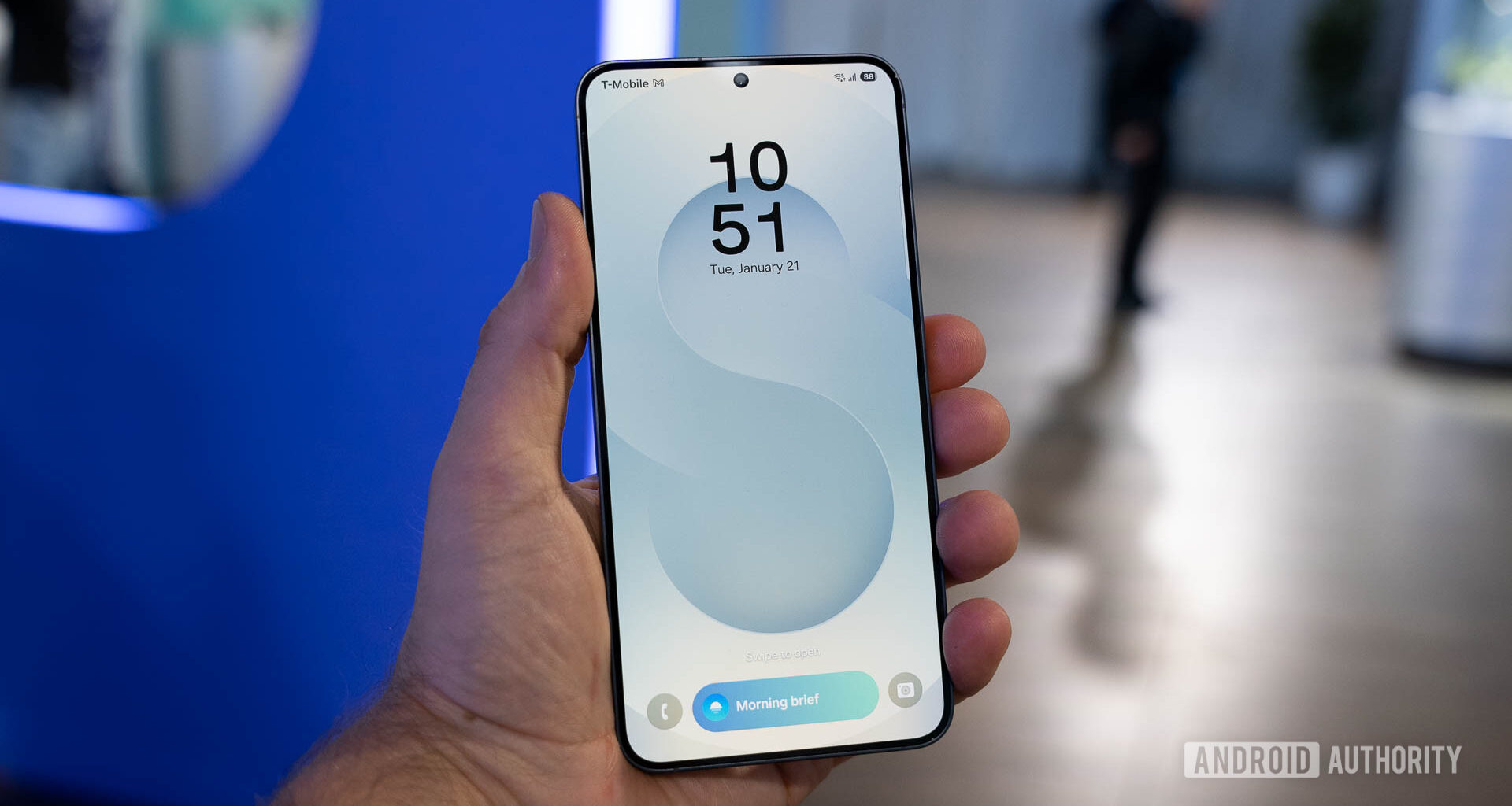 Samsung Galaxy S25 Plus in Blueblack Display