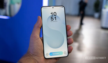 Samsung Galaxy S25 Plus in Blueblack Display