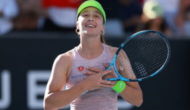 Sonmez aids ballkid, posts upset in Melbourne