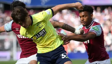 Tyler Dibling battles Luis Guilherme for the ball