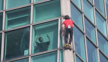 Netflix’s Skyscraper Live updates: Alex Honnold passes 60th floor in bid to scale 1,667ft tower without ropes or safety gear