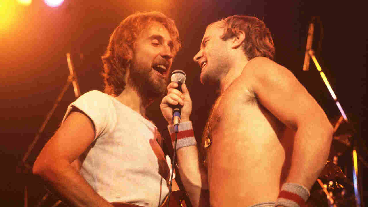 Genesis&rsquo; Mike Rutherford and Phil Collins onstage in 1980