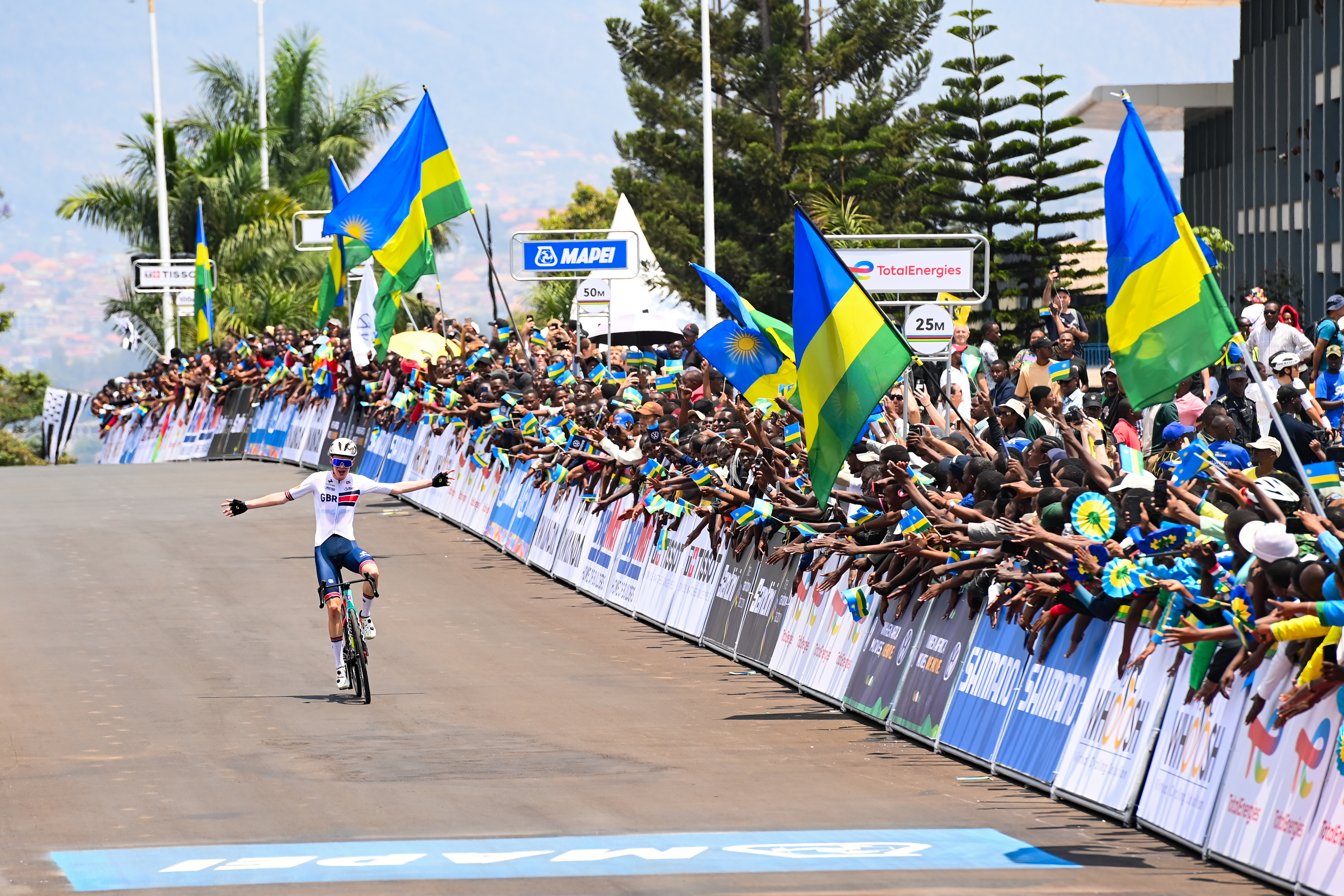 Harry Hudson wins the junior men's road race
