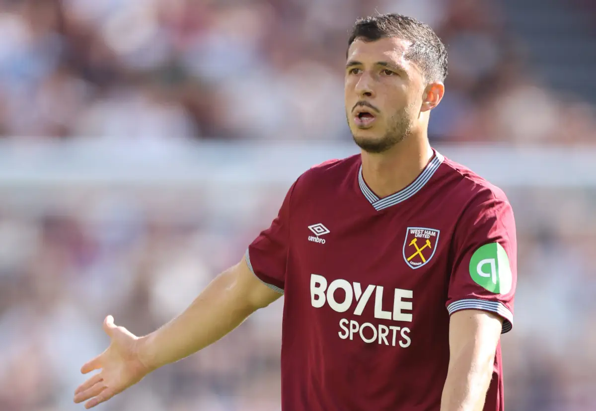 Guido Rodriguez gestures to receive the ball while playing for West Ham United