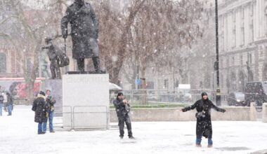 Snow falls on London as storm threatens to cause wild weather in South - London Evening Standard