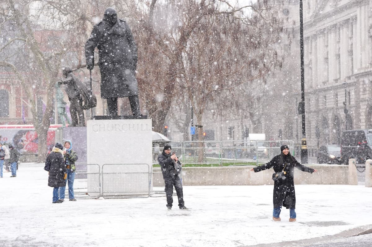 Snow falls on London as storm threatens to cause wild weather in South - London Evening Standard