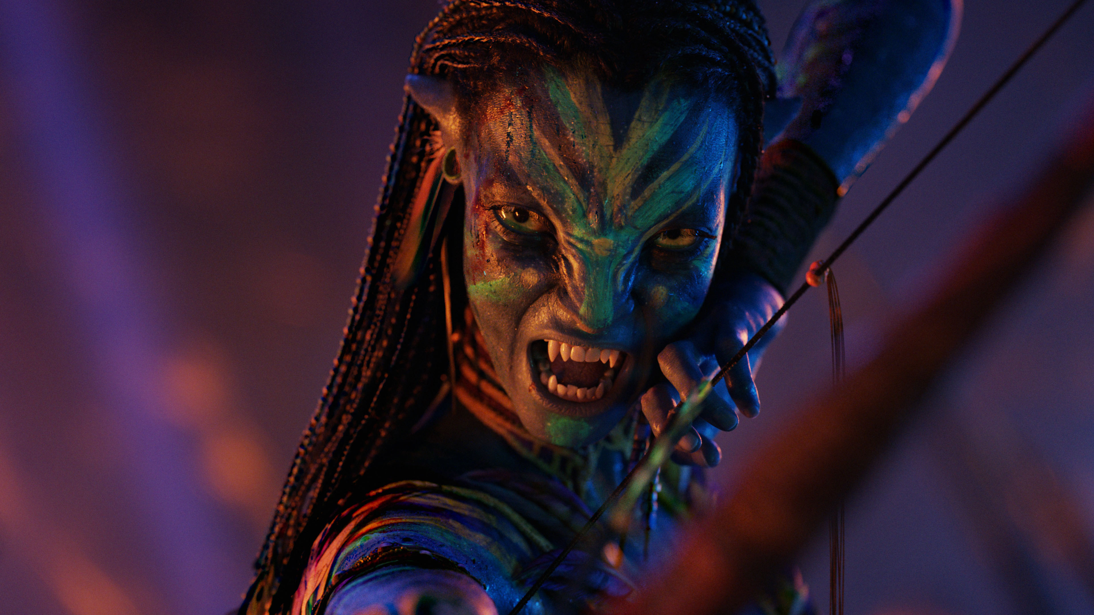 Publicity still from 'Avatar: Fire and Ash' showing Neytiri (Zoe Salda&ntilde;a) drawing the string on her bow in anger