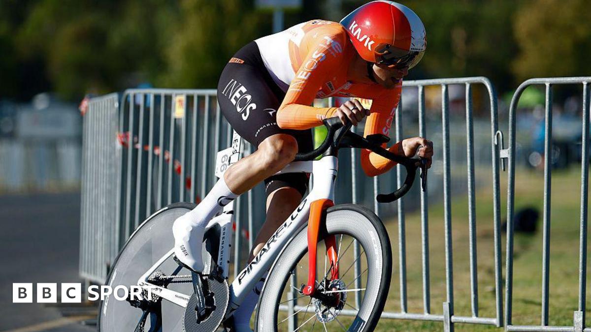 Sam Watson competes in the Tour Down Under prologue