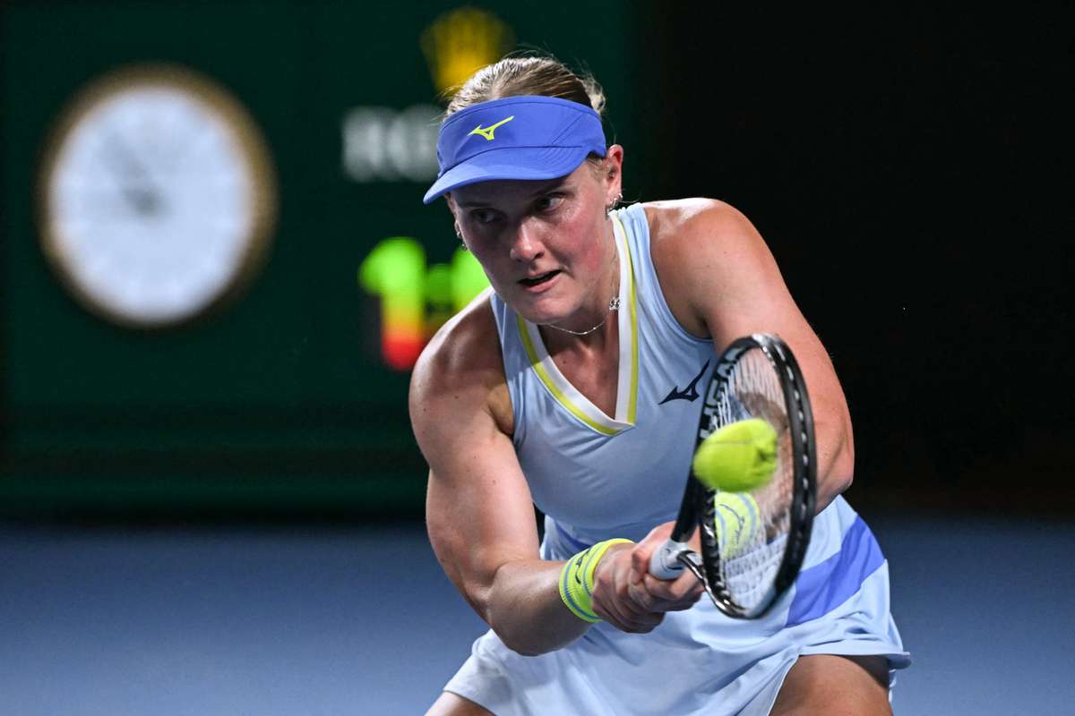 Dutch hope Suzan Lamens out of Australian Open after first-round loss to Potapova