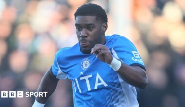 Jayden Fevrier in action for Stockport County.