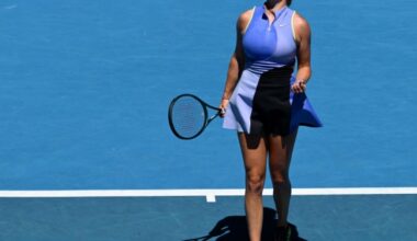 Anisimova and Pegula move into last 16