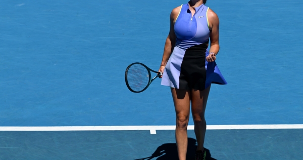 Anisimova and Pegula move into last 16