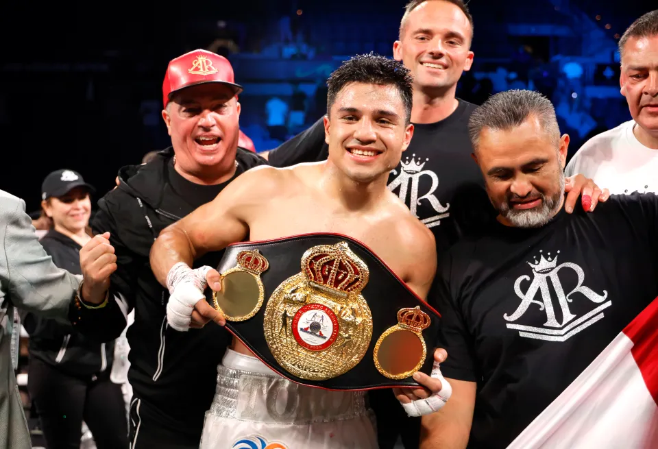 Resendiz is the new WBA super middleweight champion