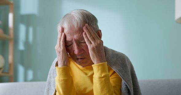 Asian elderly get cold headache at home Asian elderly get cold headache at home