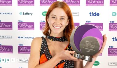 Throxy Founders standing next to each other. Pablo Jiménez de Parga Ramos wears a green jumper. Arnau Ayerbe wears a navy fleece and Bergen Merey has a black v-necked top.