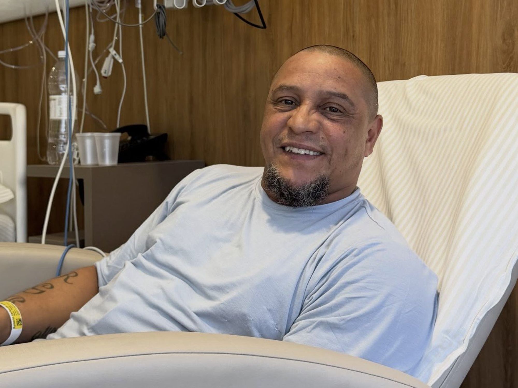 Brazil legend Roberto Carlos has posted a health update after undergoing heart surgery