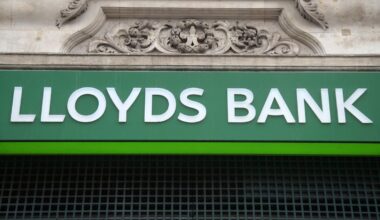 Lloyds sees annual profits jump 12% in spite of motor finance hit