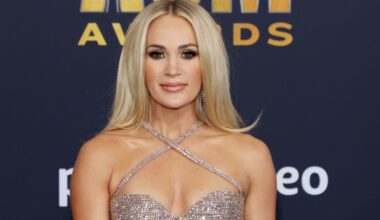 Carrie Underwood Is Swimming In Gold