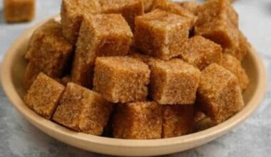 Why Brown Sugar Is Better Than White Sugar For Texture, Taste & Health