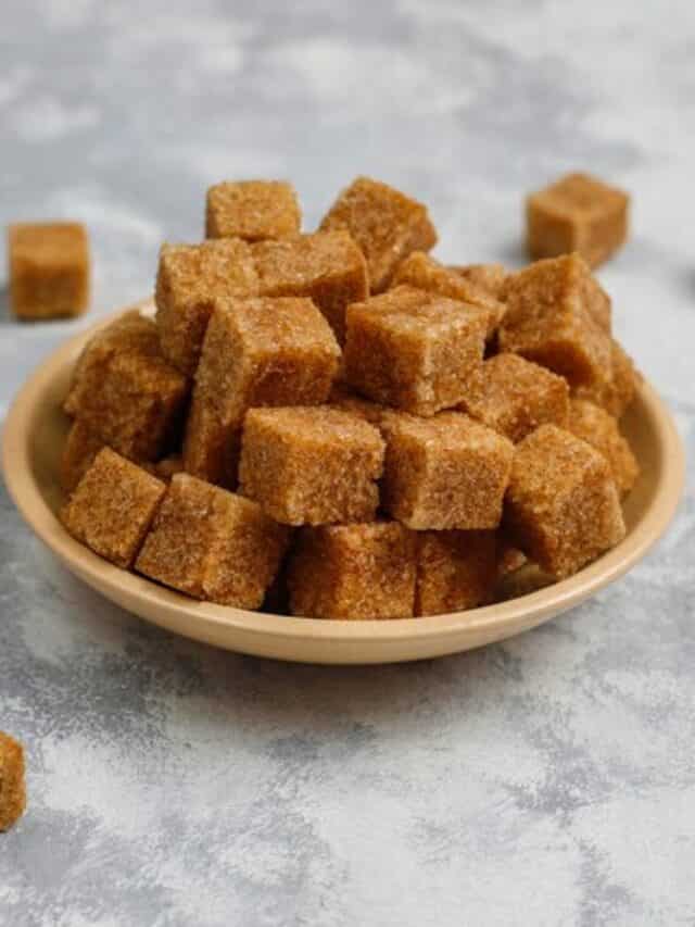 Why Brown Sugar Is Better Than White Sugar For Texture, Taste & Health
