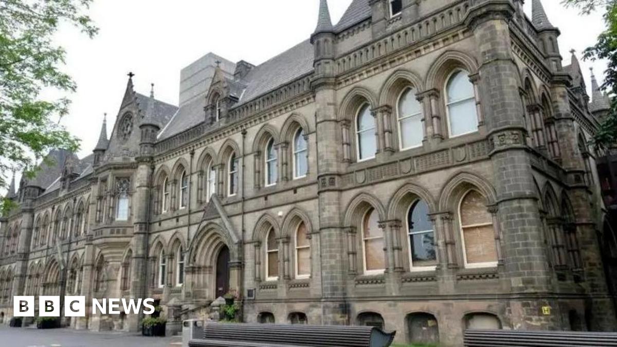 A large grand looking stone building which is the home of Middlesbrough Council. It has dozens of windows and a number of turrets with engravings between storeys.
