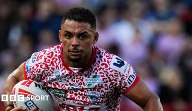 Umyla Hanley in action for Leigh Leopards