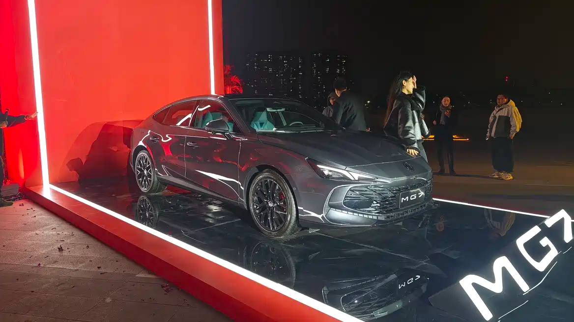 SAIC MG unveils 2026 MG7 with AI cockpit and ADAS, starting at 16,700 USD
