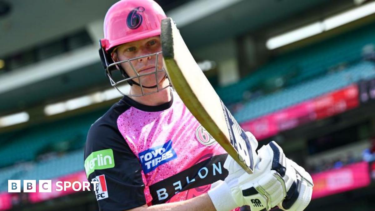 Steve Smith prepares to bat for Sydney Sixers