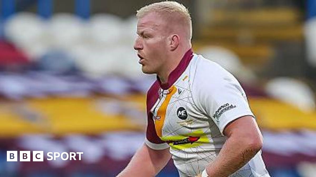 Matty English waits to receive a pass in the pre-season friendly against York City Knights