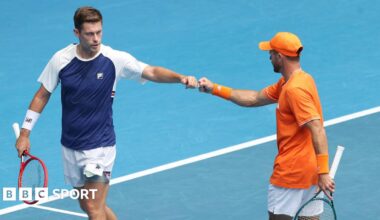 Neal Skupski touches fists with Christian Harrison
