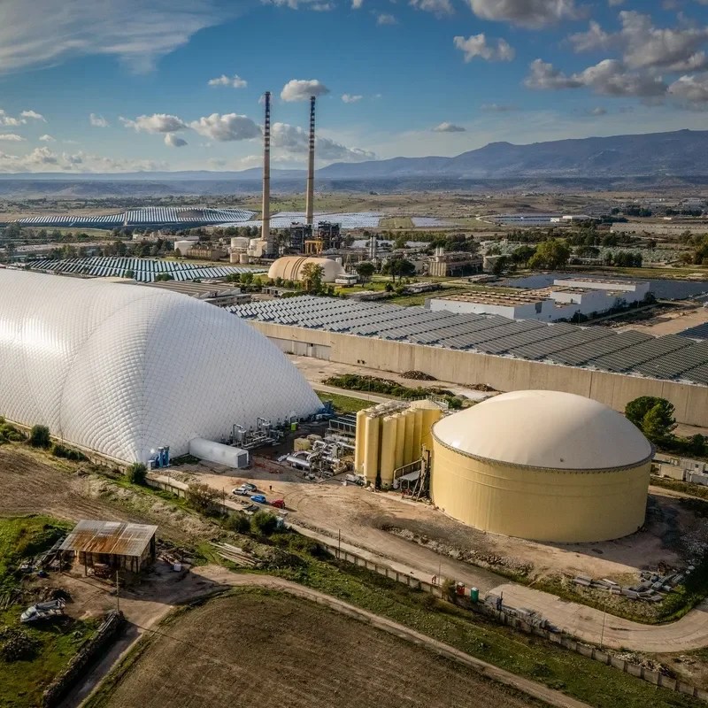 The big white thing is is the CO2 exhaust bag.