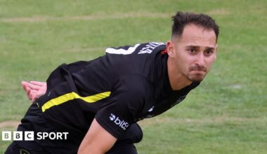 Zaman Akhter bowling for Gloucestershire