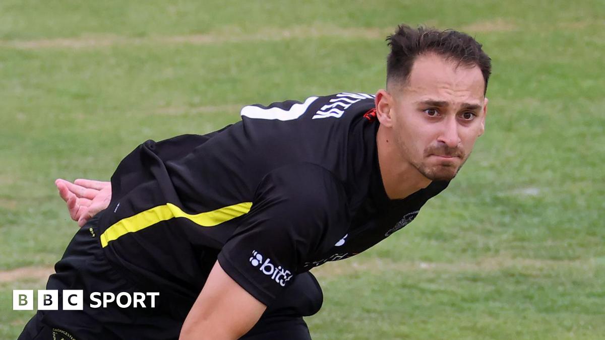Zaman Akhter bowling for Gloucestershire