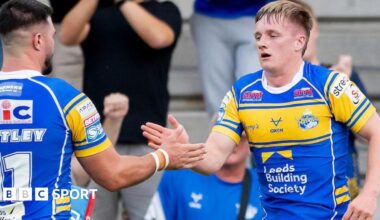 Alfie Edgell (right) celebrates scoring a try against Salford Red Devils in 2025