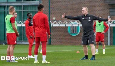 Thomas Gronnemark coaches Liverpool players