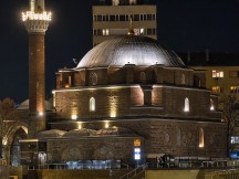 Low light, telephoto cameras: vivo X300 Pro (7x) - 170mm, f/2.7, ISO 9299, 1/14s (4080x3072px) - Honor Magic8 Pro vs. Oppo Find X9 Pro vs. vivo X300 Pro