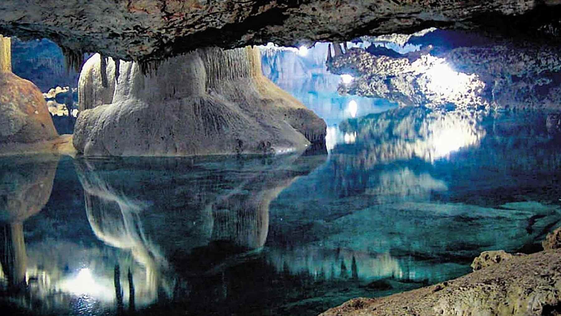 Underground cave lake with turquoise water and mineral formations, used as an illustration for Earth’s “hidden ocean” discovery.