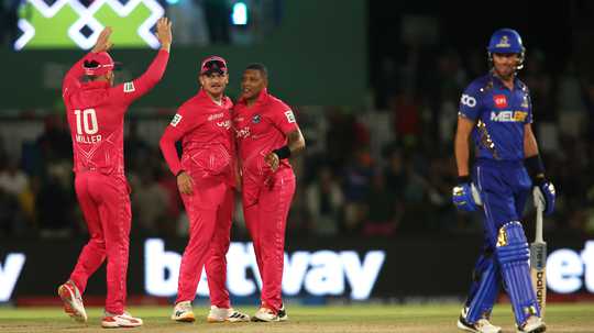 in-a-dramatic-last-ball-finish-paarl-royals-clinched-a-nervy-1-run-victory-over-mi-cape-town