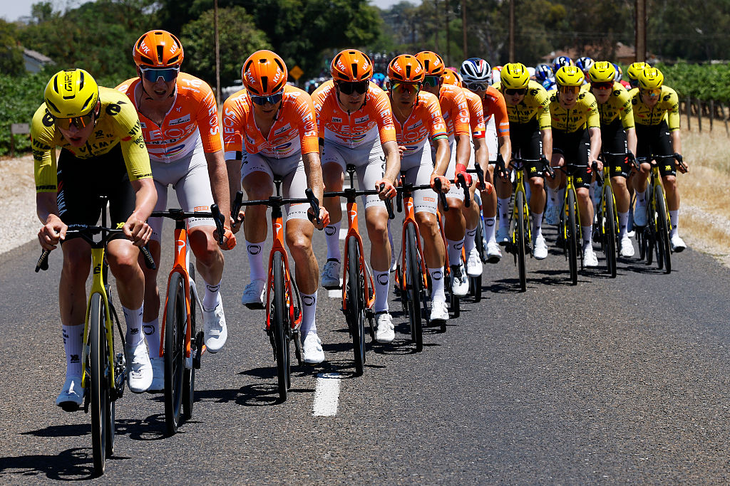 TANUNDA, AUSTRALIA - JANUARY 21: (L-R) Filippo Fiorelli of Italy and Team Visma | Lease a Bike, Lucas Hamilton of Australia, Jack Haig of Australia, Embret Svestad-Bardseng of Norway and Michal Kwiatkowski of Poland and Team INEOS Grenadiers lead the peloton during the 26th Santos Tour Down Under 2026, Stage 1 a 120.6km stage from Tanunda to Tanunda on January 21, 2026 in Tanunda, Australia. (Photo by Con Chronis/Getty Images)