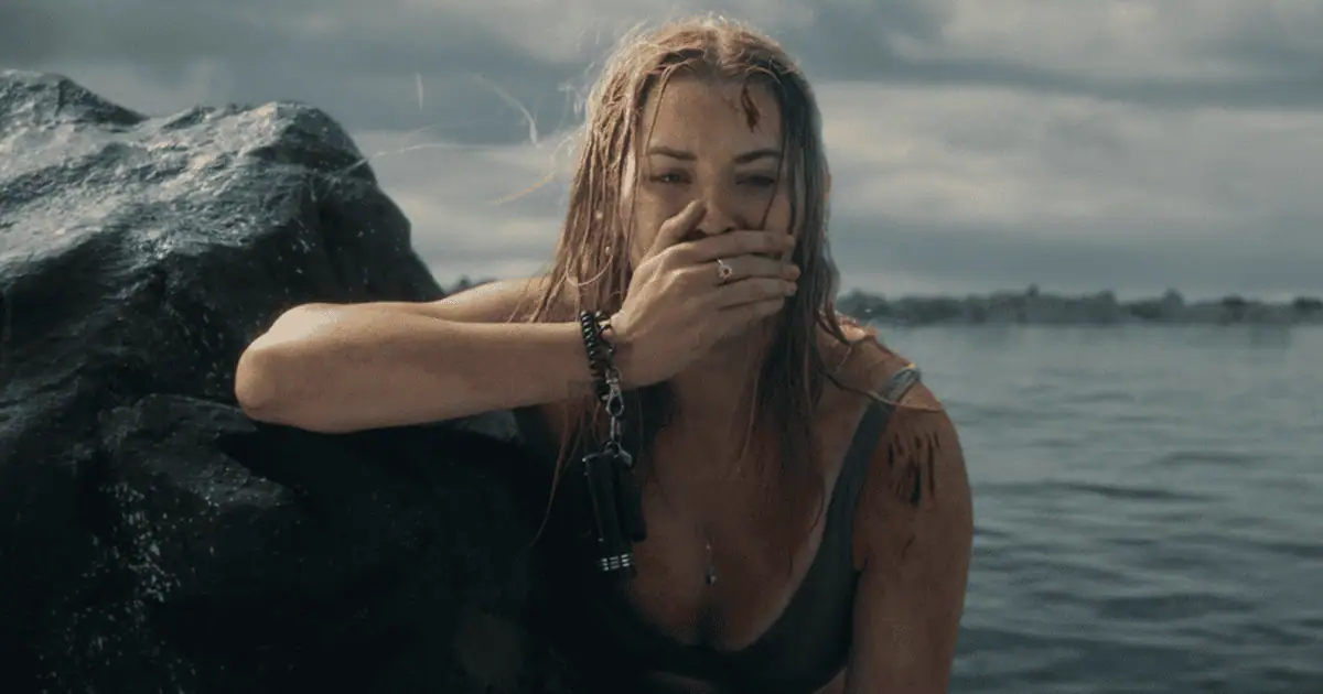 Killer Whale Review: Waste of a Fun Concept - JoBlo