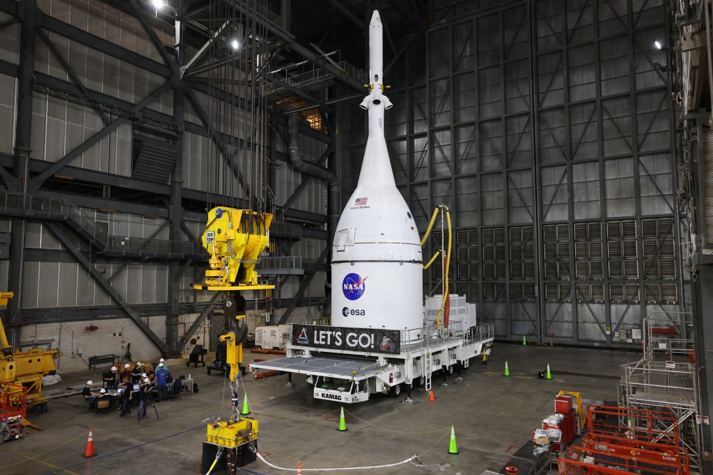 Technicians with NASA’s Exploration Ground Systems team prepare to attach a crane to lift and secure NASA’s Orion spacecraft on top of the SLS (Space Launch System) rocket in High Bay 3 of the Vehicle Assembly Building at NASA’s Kennedy Space Center in Florida on Friday, Oct. 17, 2025, for the agency’s Artemis II mission.